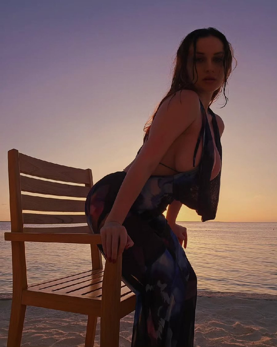 Sexy girl Miranda Faith nude in Monte Carlo