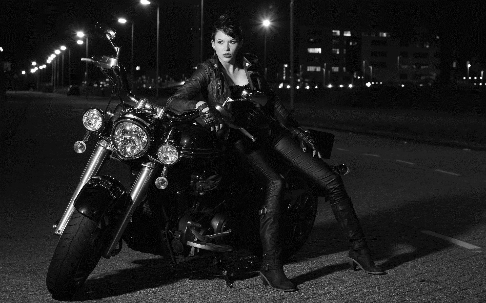 Photo Beautiful girls and motorcycles in Monte Carlo