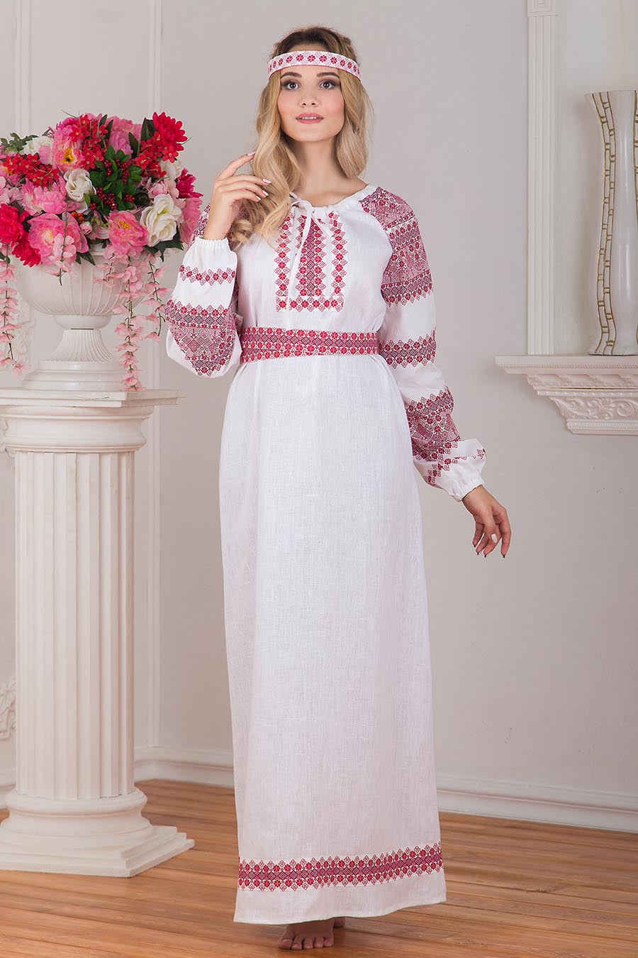 Women in Slavic costumes in Monte Carlo