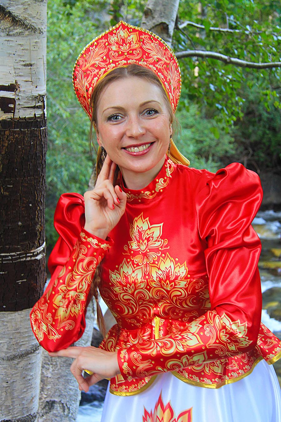 Women in Slavic costumes in Monte Carlo